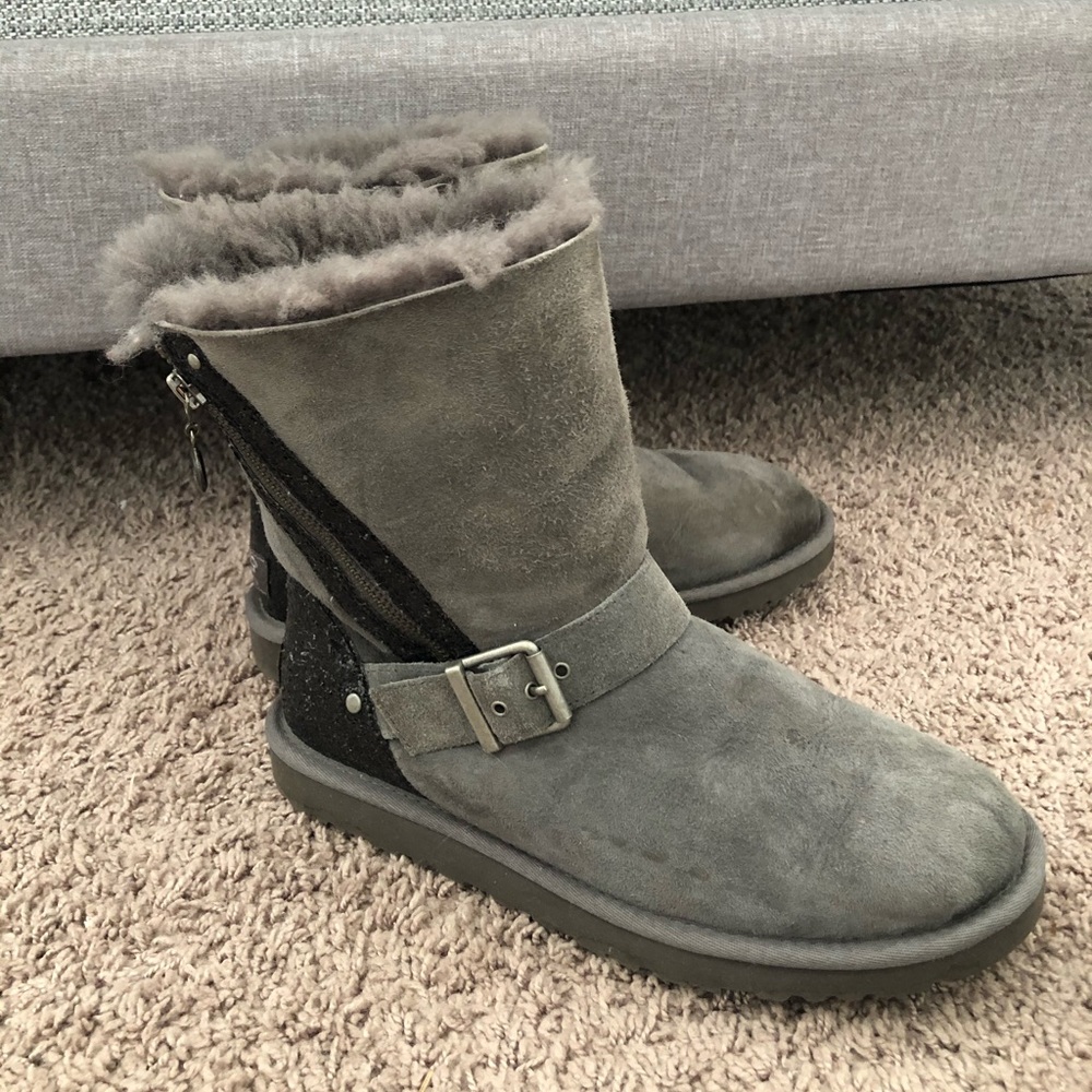 Ugg Short Boots size 8